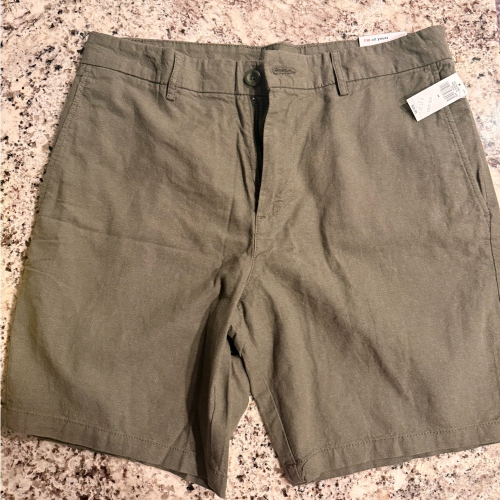 Old Navy Men's Olive Flat Front Shorts
